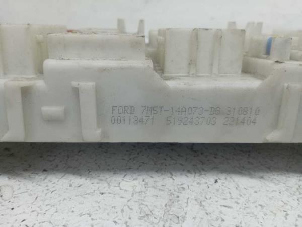 BOITE A FUSIBLE FORD - Vue 3